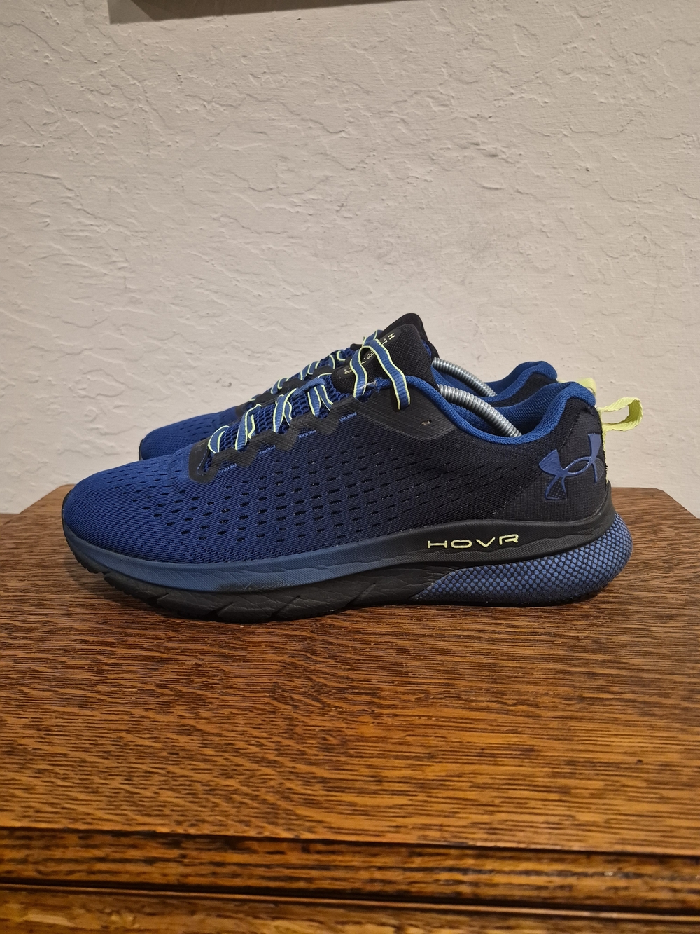Under Armour HOVR Turbulence Athletic Running Shoes 
Men's Size US 11